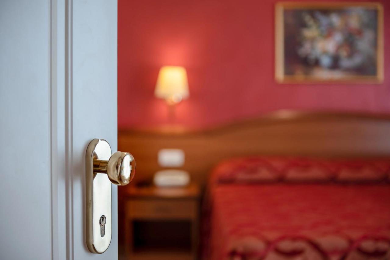 Hotel Tiffany Rimini Luaran gambar